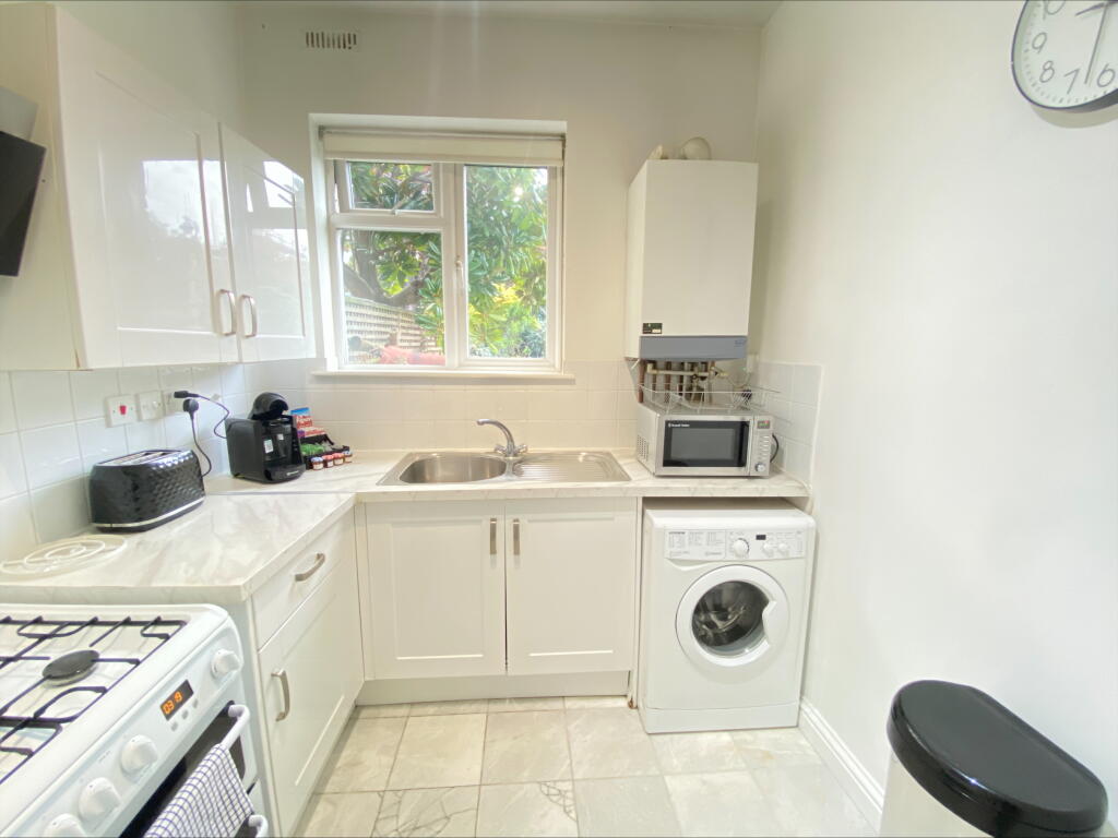 1 bed 1st Floor Flat for rent in Battersea. From Bairstow Eves Lettings - Battersea