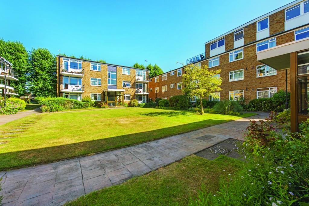 2 bed 1st Floor Flat for rent in Clapham. From Bairstow Eves Lettings - Battersea