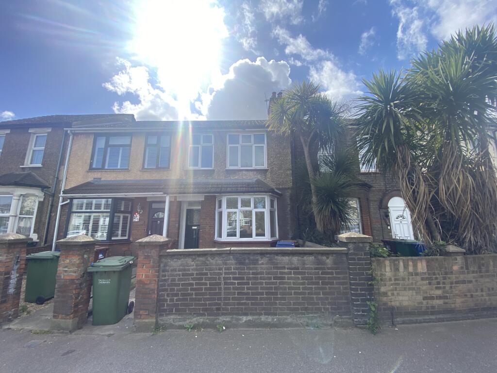 3 bed Mid Terraced House for rent in South Stifford. From Bairstow Eves - Lettings - Chafford