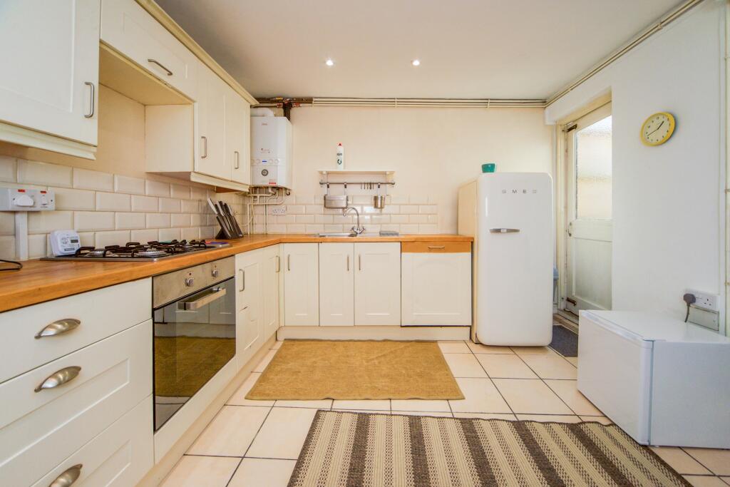 2 bed End Terraced House for rent in Woolwich. From Bairstow Eves - Lettings - Stratford