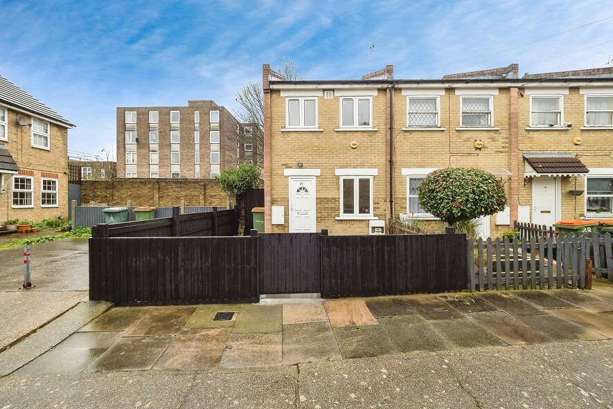 2 bed Semi-Detached House for rent in Stratford. From Bairstow Eves - Lettings - Stratford
