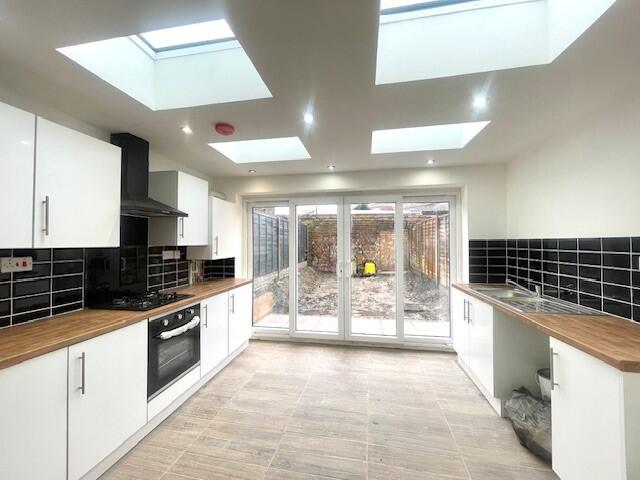 4 bed Detached for rent in Stratford. From Bairstow Eves - Lettings - Stratford 4 bed Detached for rent in Stratford. From Bairstow Eves - Lettings - Stratford