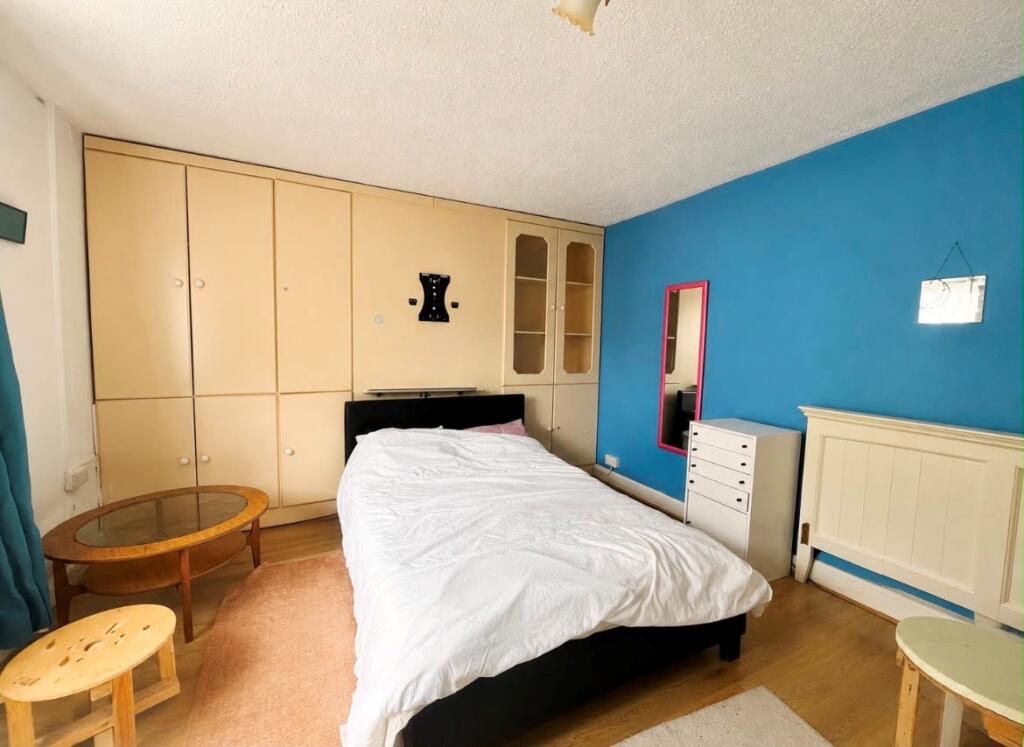 3 bed Detached for rent in East Ham. From Bairstow Eves - Lettings - Stratford