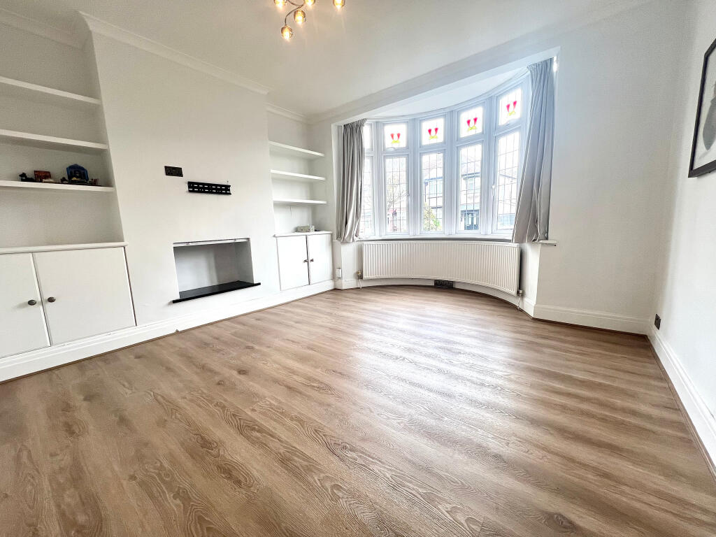 4 bed Detached House for rent in Barking. From Bairstow Eves - Lettings - Barking