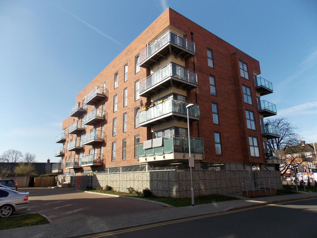 3 bed Apartment for rent in Dagenham. From Bairstow Eves - Lettings - Barking
