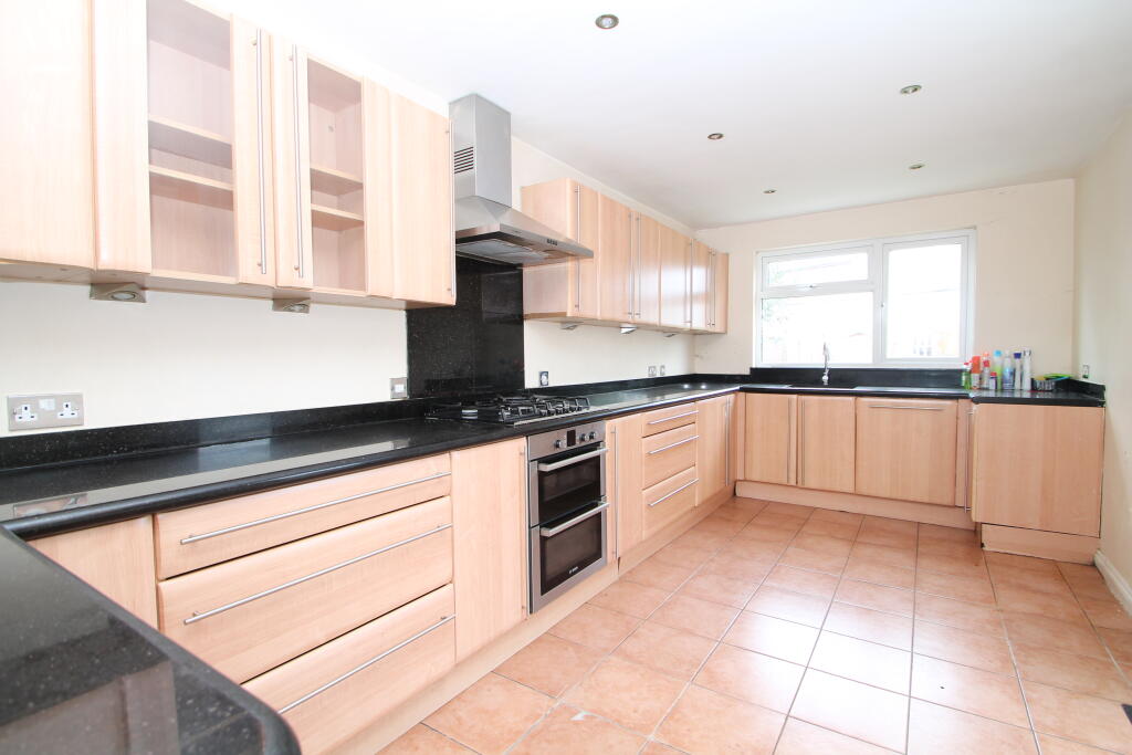4 bed Detached House for rent in Streatham. From Bairstow Eves - Lettings - Norbury