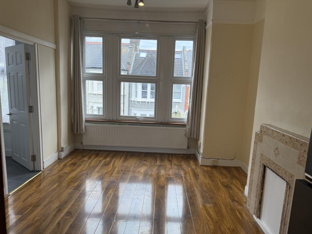 1 bed 1st Floor Flat for rent in Streatham. From Bairstow Eves Lettings - Norbury