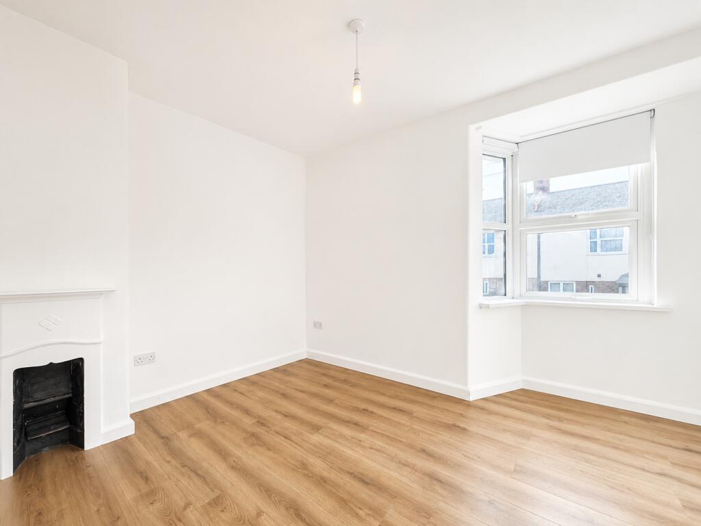 3 bed Detached for rent in Streatham. From Bairstow Eves Lettings - Norbury 3 bed Detached for rent in Streatham. From Bairstow Eves Lettings - Norbury