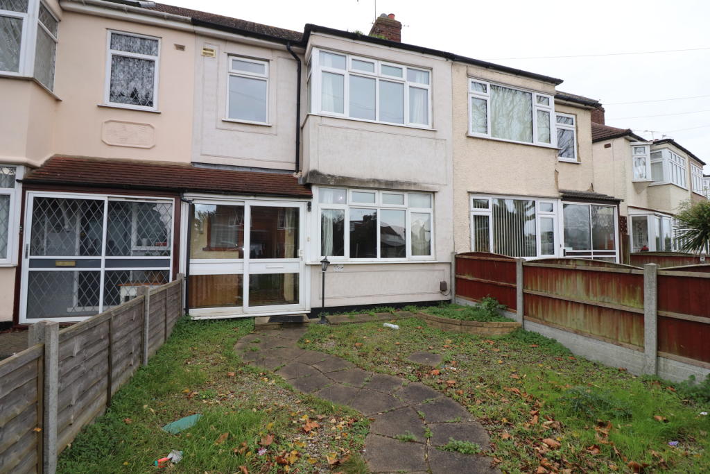 3 bed Detached House for rent in Rainham. From Bairstow Eves - Lettings - Hornchurch