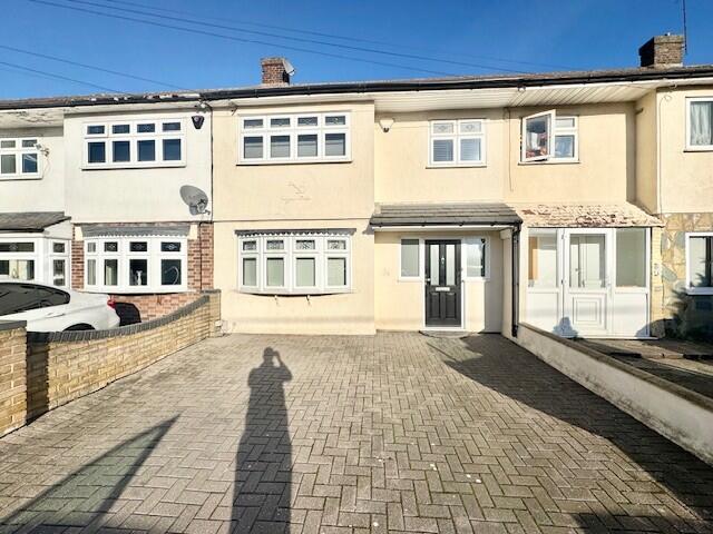 3 bed Mid Terraced House for rent in Rainham. From Bairstow Eves Lettings - Hornchurch
