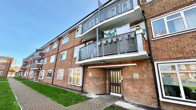 2 bed 1st Floor Flat for rent in Rainham. From Bairstow Eves Lettings - Hornchurch