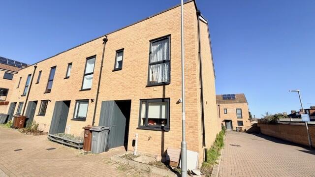 2 bed Detached for rent in Dagenham. From Bairstow Eves Lettings - Hornchurch