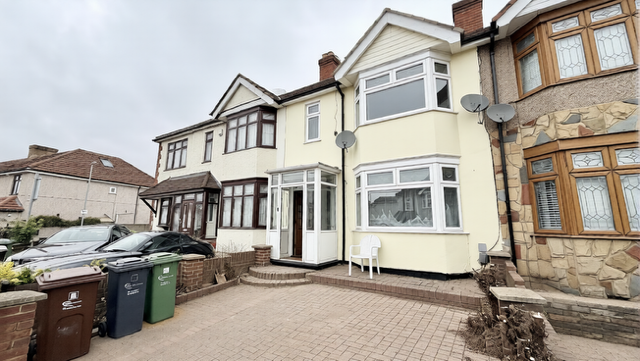 5 bed Detached for rent in Dagenham. From Bairstow Eves Lettings - Hornchurch 5 bed Detached for rent in Dagenham. From Bairstow Eves Lettings - Hornchurch