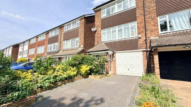 4 bed Detached for rent in Hornchurch. From Bairstow Eves Lettings - Hornchurch 4 bed Detached for rent in Hornchurch. From Bairstow Eves Lettings - Hornchurch