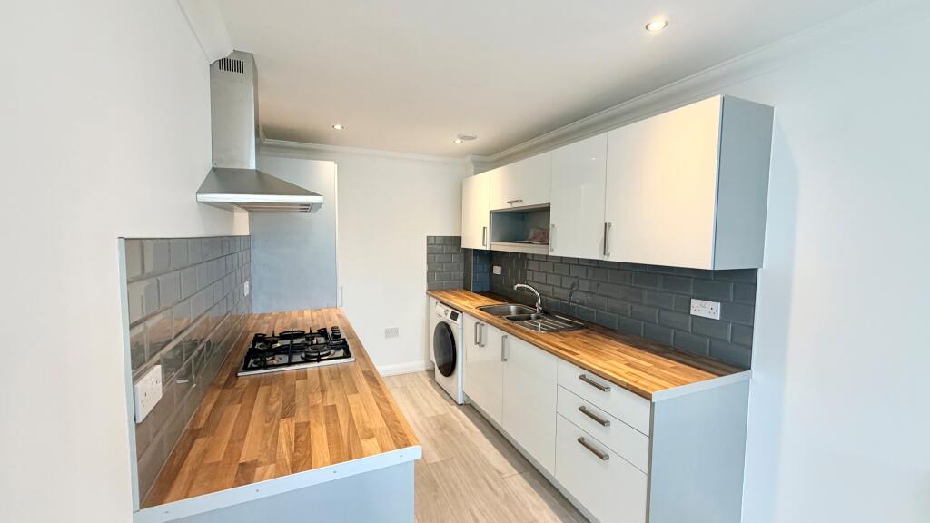 2 bed 1st Floor Flat for rent in Hornchurch. From Bairstow Eves Lettings - Hornchurch