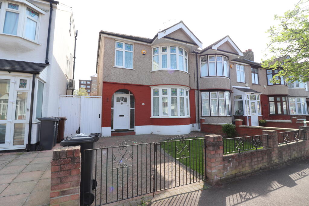 3 bed Detached for rent in Barking. From Bairstow Eves Lettings - Hornchurch
