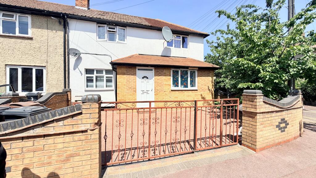 4 bed Detached for rent in Hornchurch. From Bairstow Eves Lettings - Hornchurch