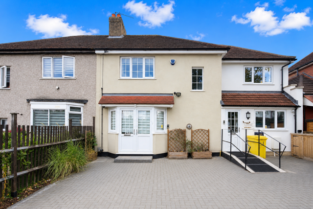 3 bed Detached for rent in Hornchurch. From Bairstow Eves Lettings - Hornchurch 3 bed Detached for rent in Hornchurch. From Bairstow Eves Lettings - Hornchurch
