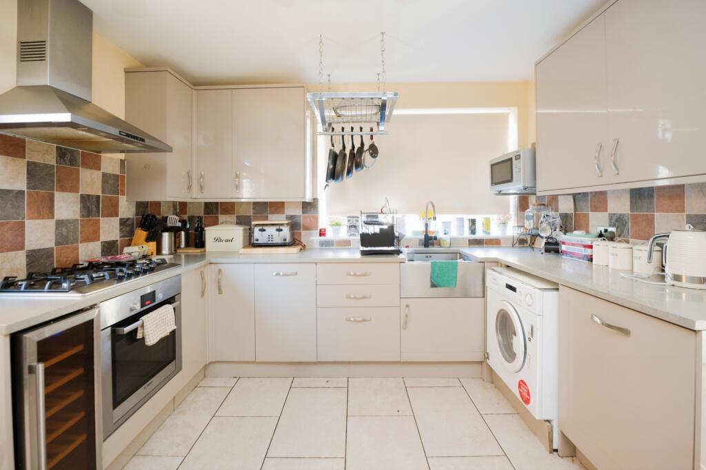 4 bed Detached House for rent in Romford. From Bairstow Eves - Lettings - Romford