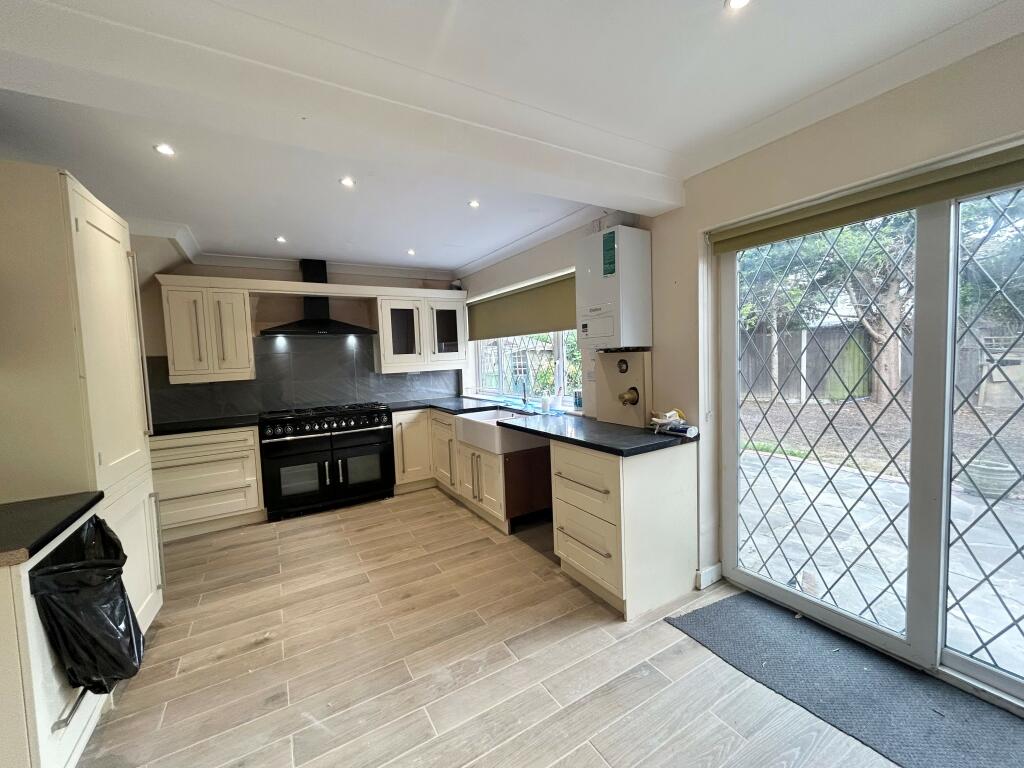 5 bed Detached House for rent in Romford. From Bairstow Eves - Lettings - Romford