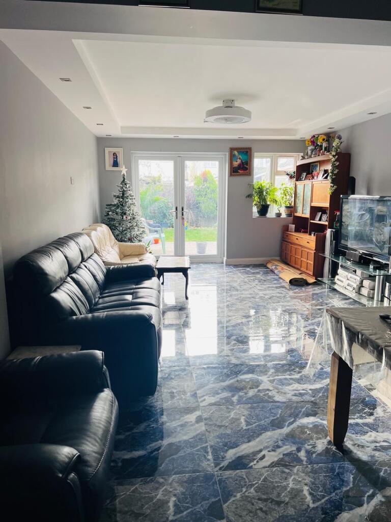 5 bed Detached for rent in Romford. From Bairstow Eves Lettings - Romford