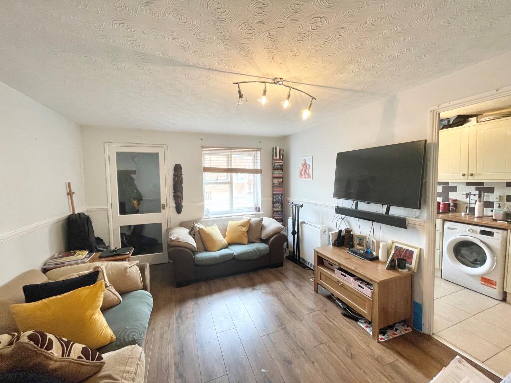 2 bed Annexe for rent in Dagenham. From Bairstow Eves Lettings - Romford