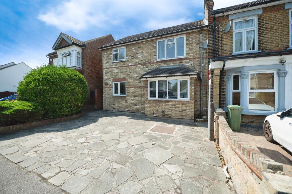 1 bed 1st Floor Flat for rent in Romford. From Bairstow Eves Lettings - Romford