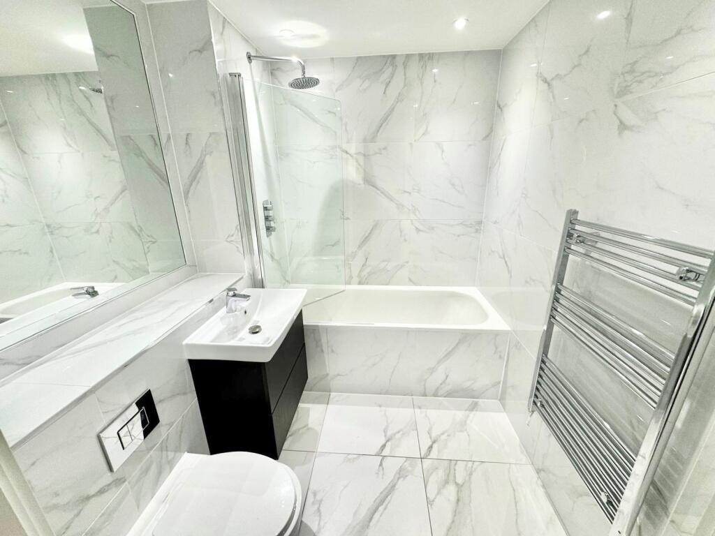 2 bed Penthouse for rent in Coxtie Green. From Bairstow Eves Lettings - Romford 2 bed Penthouse for rent in Coxtie Green. From Bairstow Eves Lettings - Romford