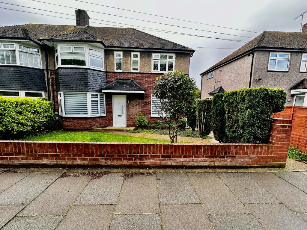 2 bed Flat for rent in Ilford. From Bairstow Eves - Lettings - Barkingside