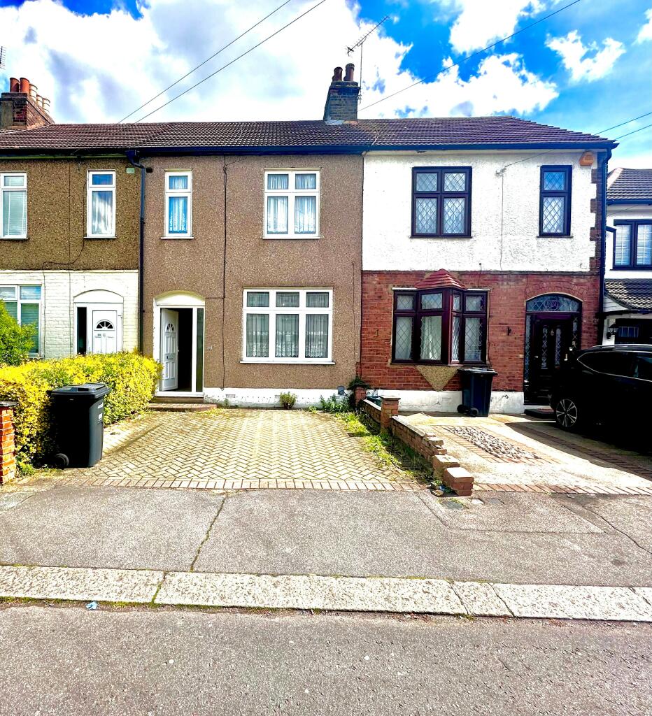 3 bed Detached House for rent in Ilford. From Bairstow Eves - Lettings - Barkingside
