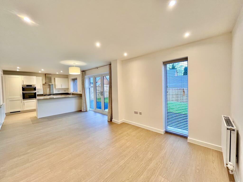 4 bed Detached House for rent in Ilford. From Bairstow Eves - Lettings - Barkingside