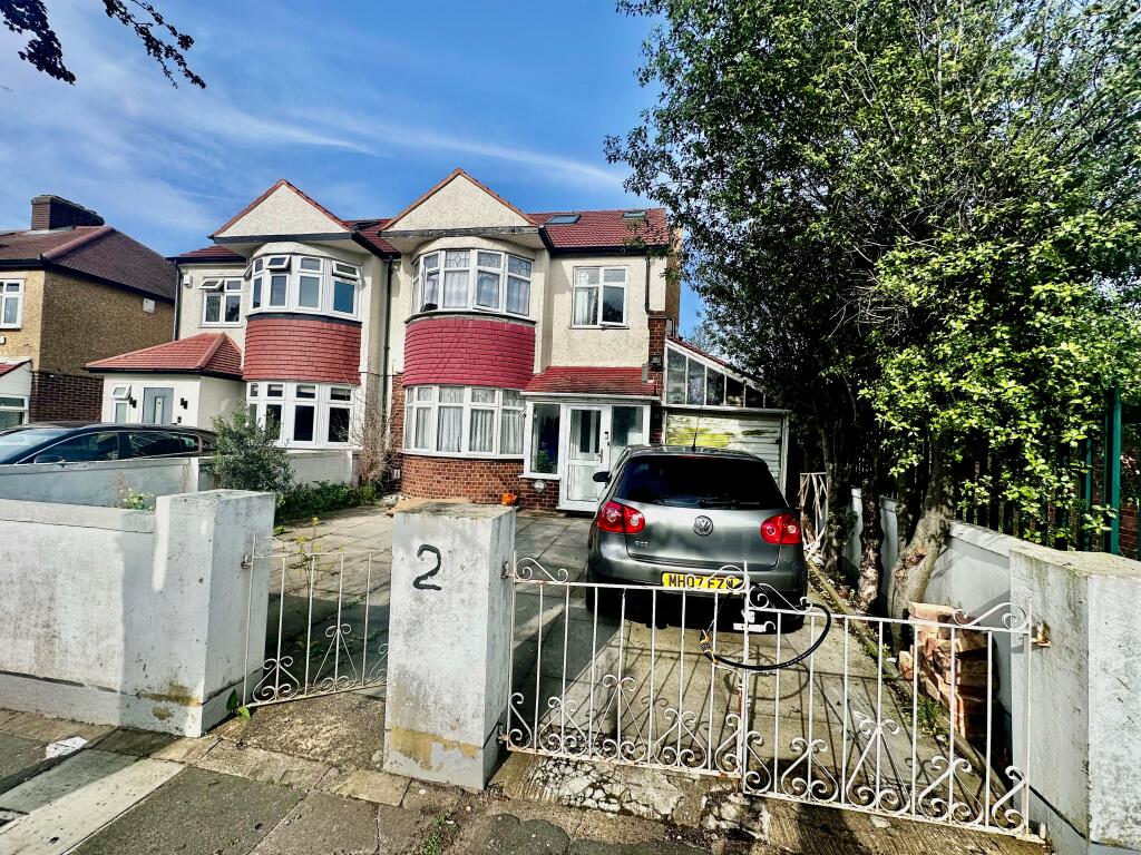 6 bed Detached House for rent in Ilford. From Bairstow Eves - Lettings - Barkingside