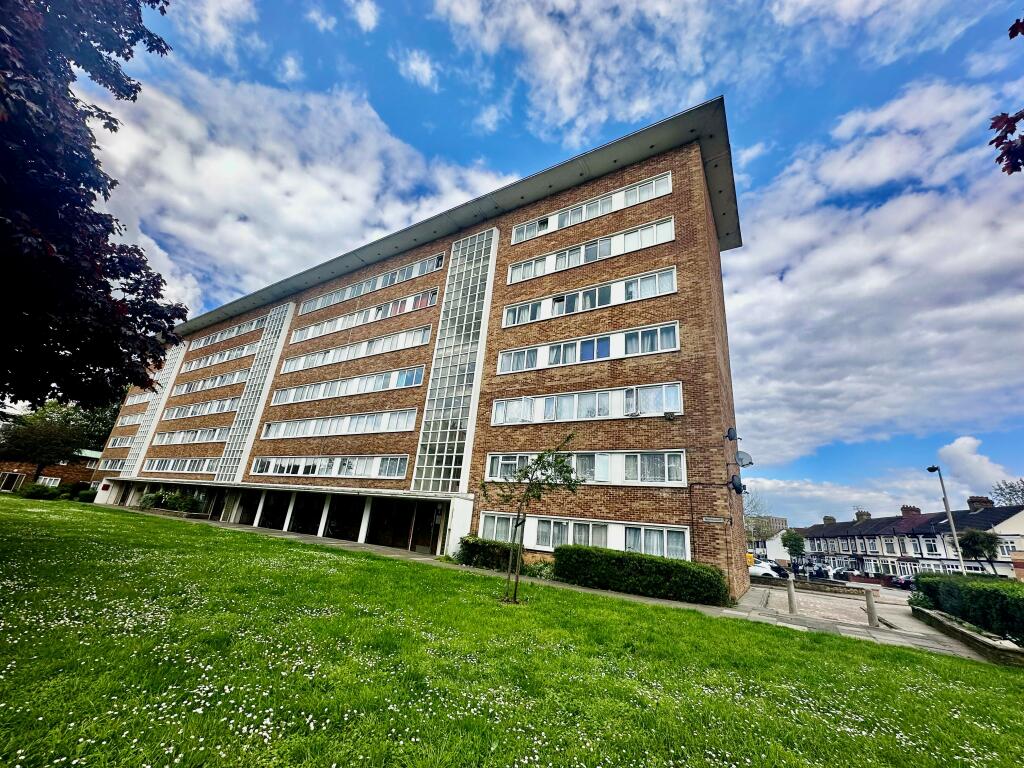 3 bed Flat for rent in Ilford. From Bairstow Eves - Lettings - Barkingside