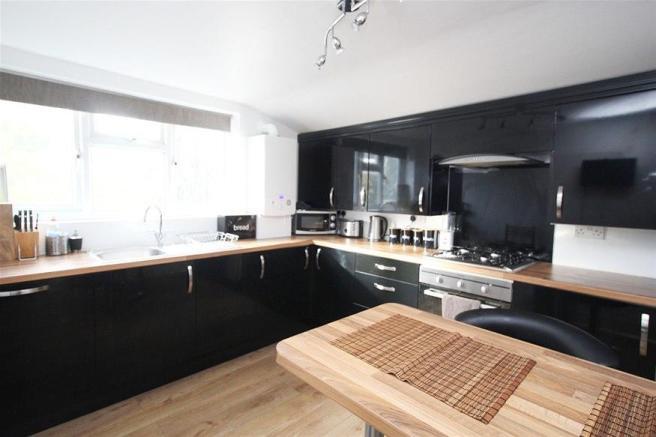 2 bed 1st Floor Flat for rent in Ilford. From Bairstow Eves - Lettings - Barkingside