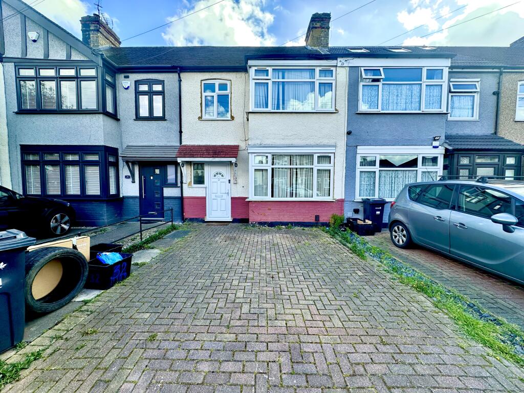 3 bed Detached for rent in Chigwell. From Bairstow Eves - Lettings - Barkingside
