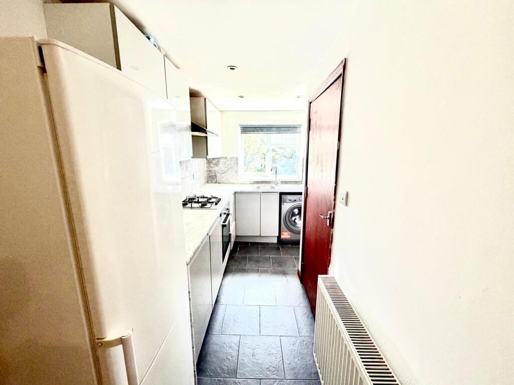 3 bed 1st Floor Flat for rent in Ilford. From Bairstow Eves - Lettings - Barkingside