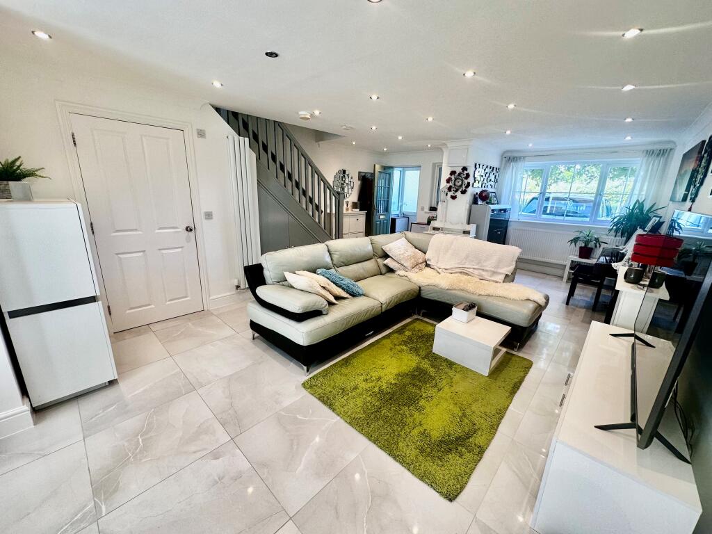 4 bed Detached for rent in Ilford. From Bairstow Eves - Lettings - Barkingside 4 bed Detached for rent in Ilford. From Bairstow Eves - Lettings - Barkingside