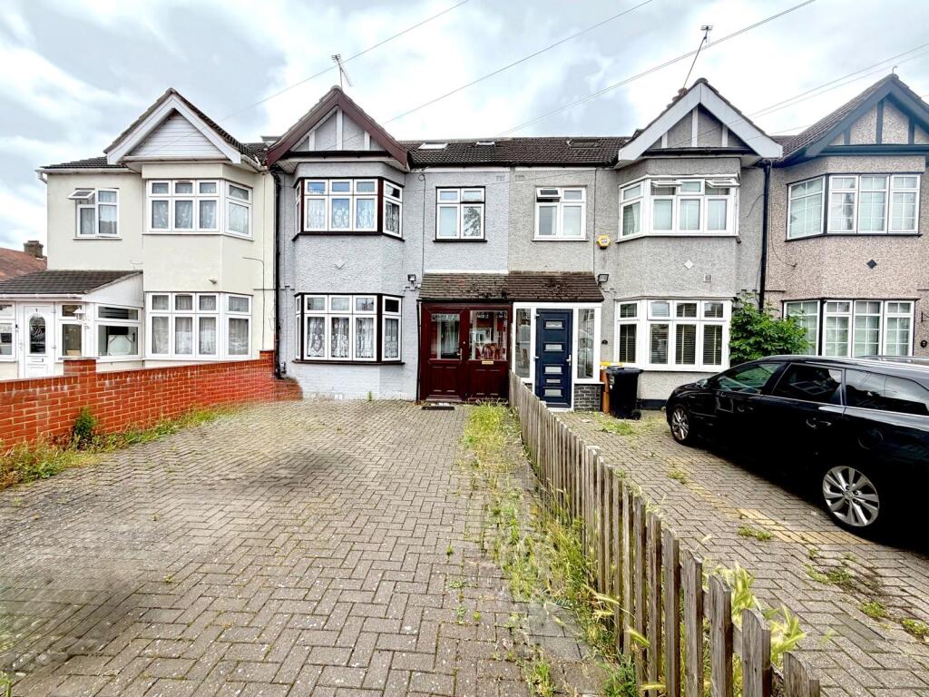 4 bed Detached for rent in Chigwell. From Bairstow Eves - Lettings - Barkingside