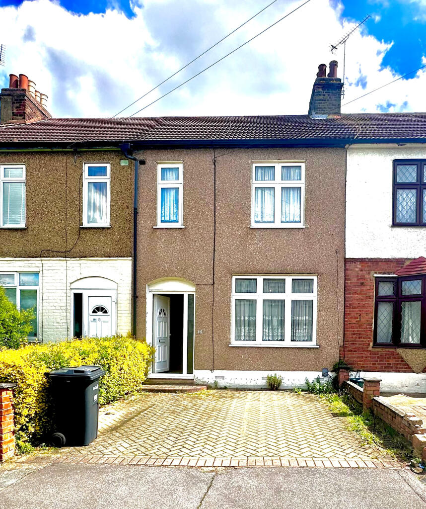 3 bed Detached for rent in Ilford. From Bairstow Eves - Lettings - Barkingside 3 bed Detached for rent in Ilford. From Bairstow Eves - Lettings - Barkingside