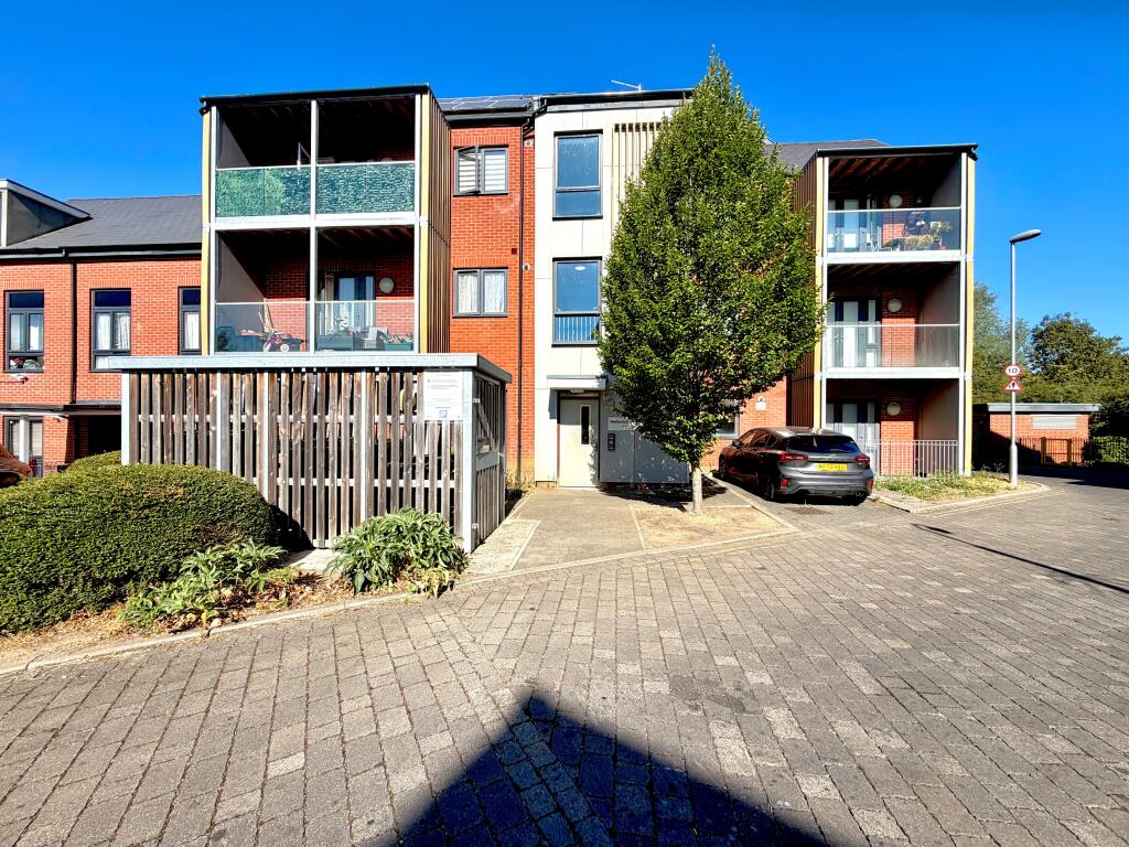 2 bed 1st Floor Flat for rent in Woodford. From Bairstow Eves - Lettings - Barkingside 2 bed 1st Floor Flat for rent in Woodford. From Bairstow Eves - Lettings - Barkingside
