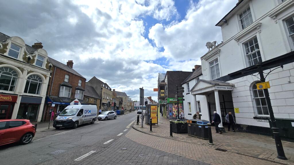 1 bed Penthouse for rent in Banbury. From Bairstow Eves Lettings - Banbury