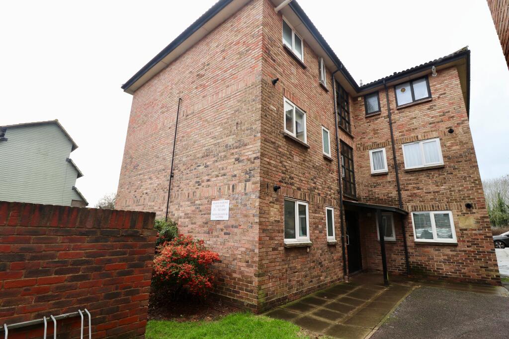1 bed 1st Floor Flat for rent in Bowers Gifford. From Bairstow Eves Lettings - Basildon 1 bed 1st Floor Flat for rent in Bowers Gifford. From Bairstow Eves Lettings - Basildon