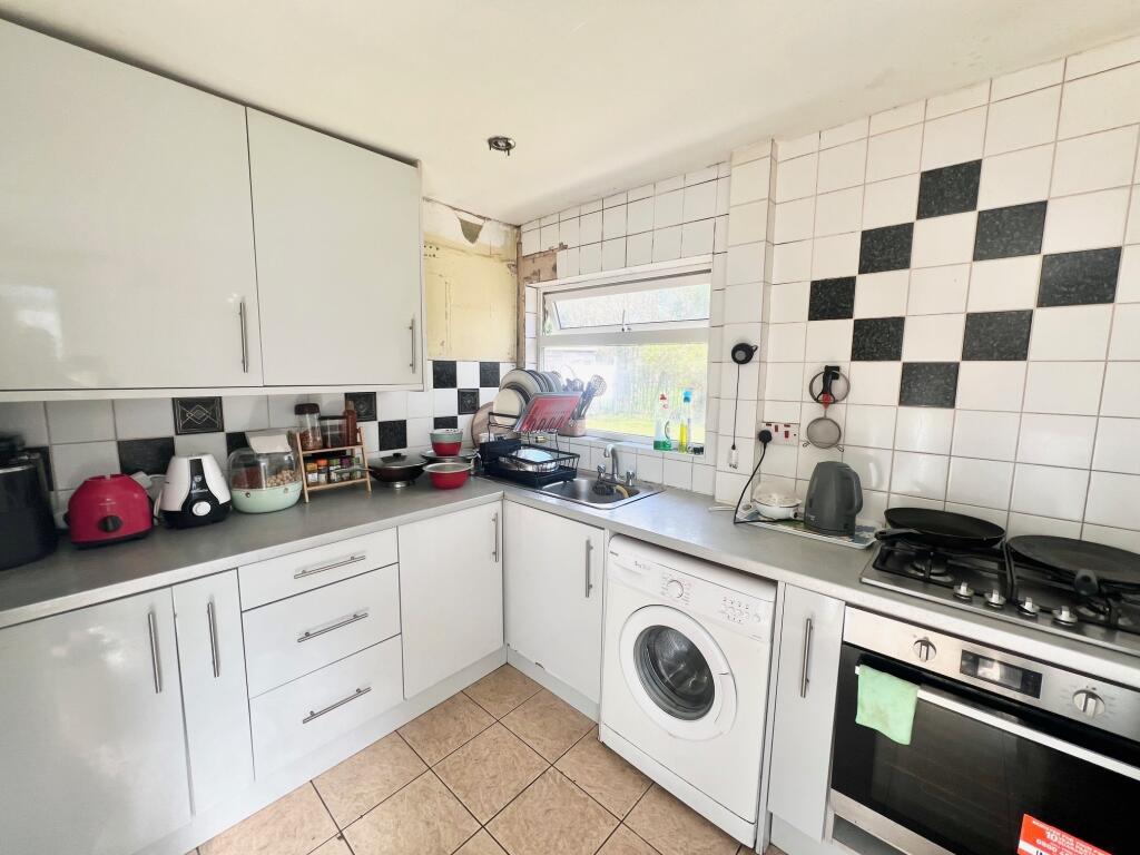 3 bed Semi-detached bungalow for rent in Nottingham. From Bairstow Eves - Beeston 3 bed Semi-detached bungalow for rent in Nottingham. From Bairstow Eves - Beeston