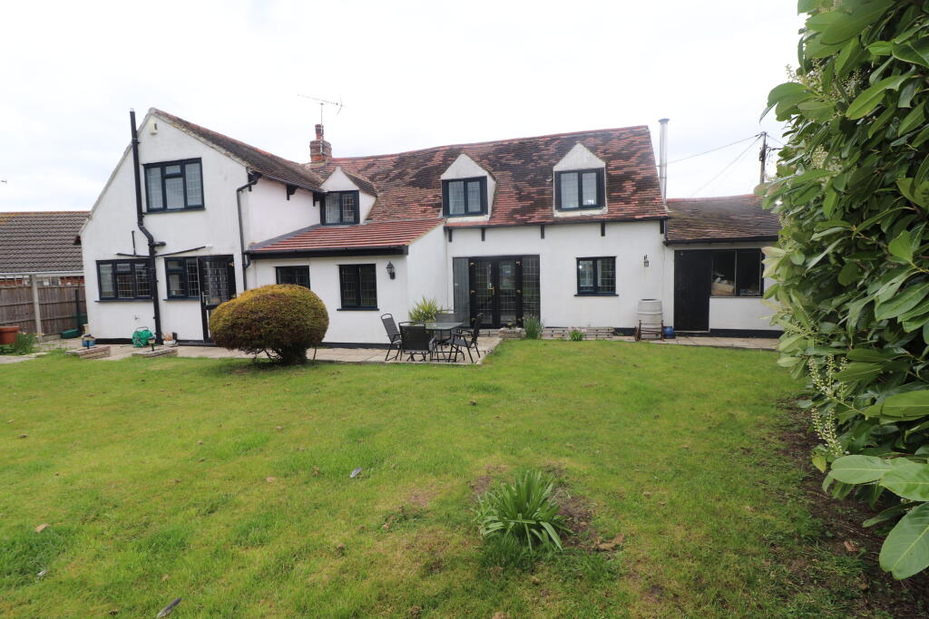 4 bed Detached for rent in Billericay. From Bairstow Eves Lettings - Billericay 4 bed Detached for rent in Billericay. From Bairstow Eves Lettings - Billericay