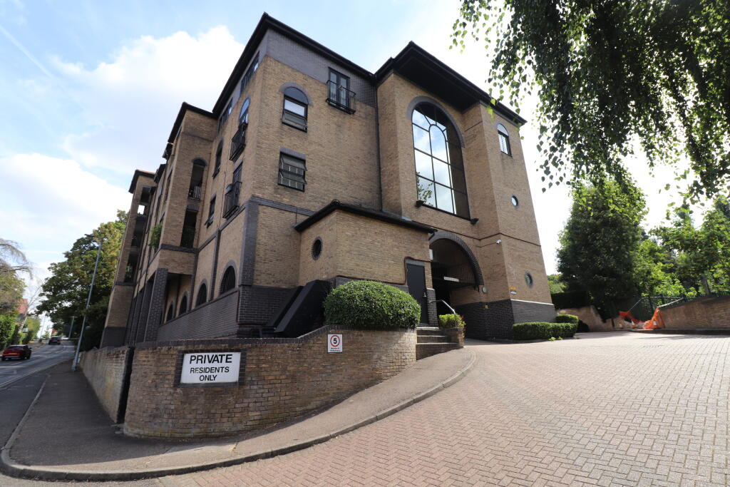 3 bed Apartment for rent in Billericay. From Bairstow Eves Lettings - Billericay