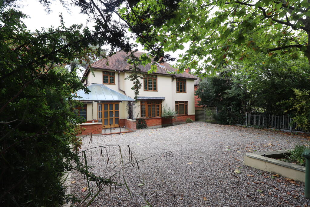 5 bed Detached for rent in Brentwood. From Bairstow Eves Lettings - Brentwood