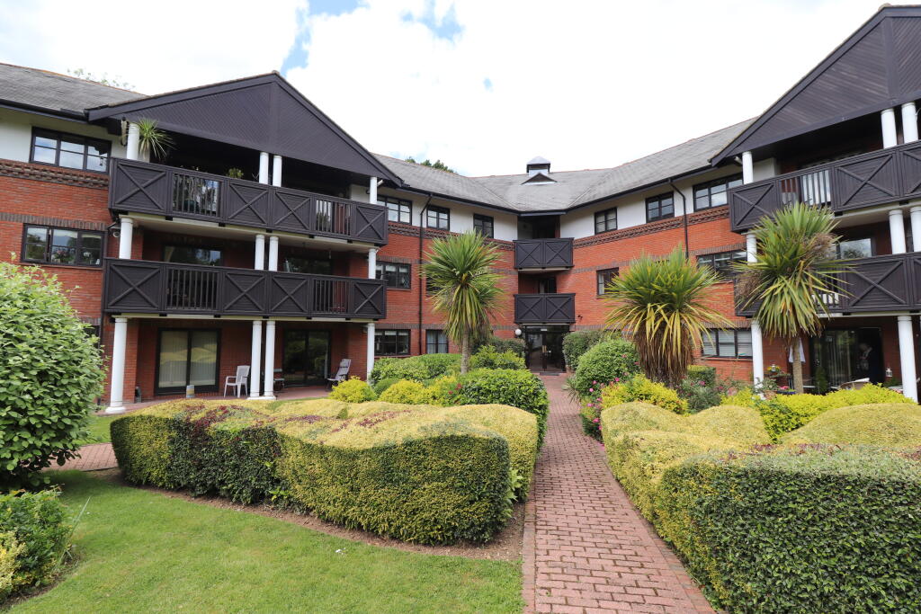 2 bed Apartment for rent in Havering's Grove. From Bairstow Eves Lettings - Brentwood 2 bed Apartment for rent in Havering's Grove. From Bairstow Eves Lettings - Brentwood