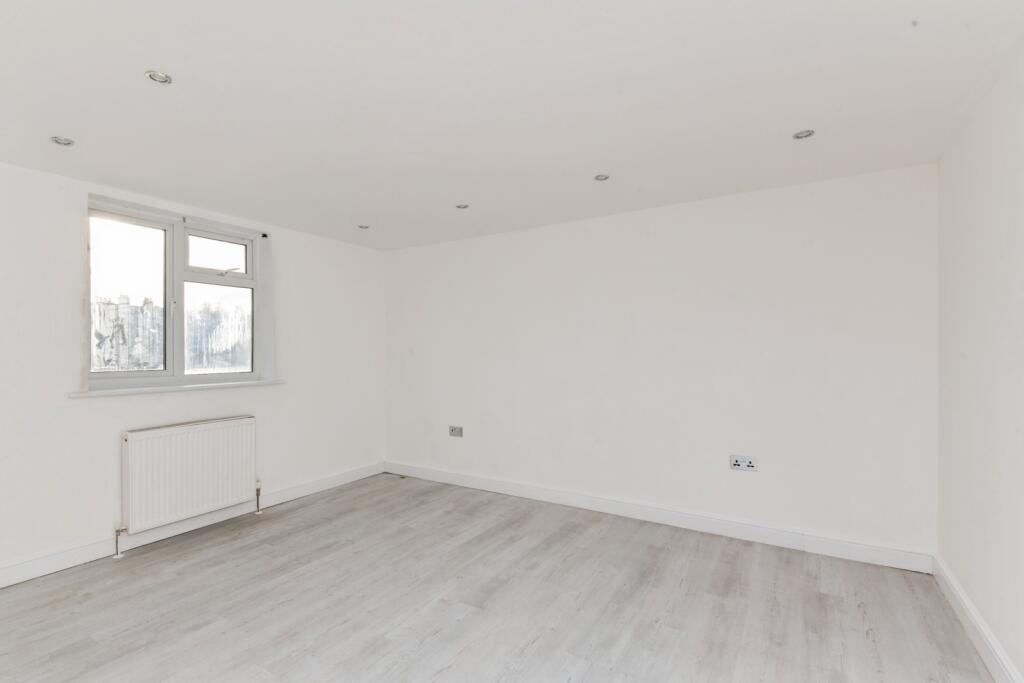 3 bed 1st Floor Flat for rent in Clacton-on-Sea. From Bairstow Eves Lettings - Clacton on Sea