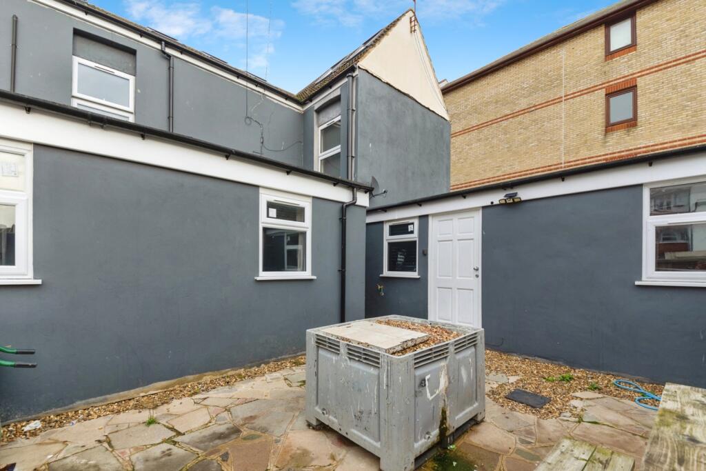 1 bed 1st Floor Flat for rent in Clacton-on-Sea. From Bairstow Eves Lettings - Clacton on Sea