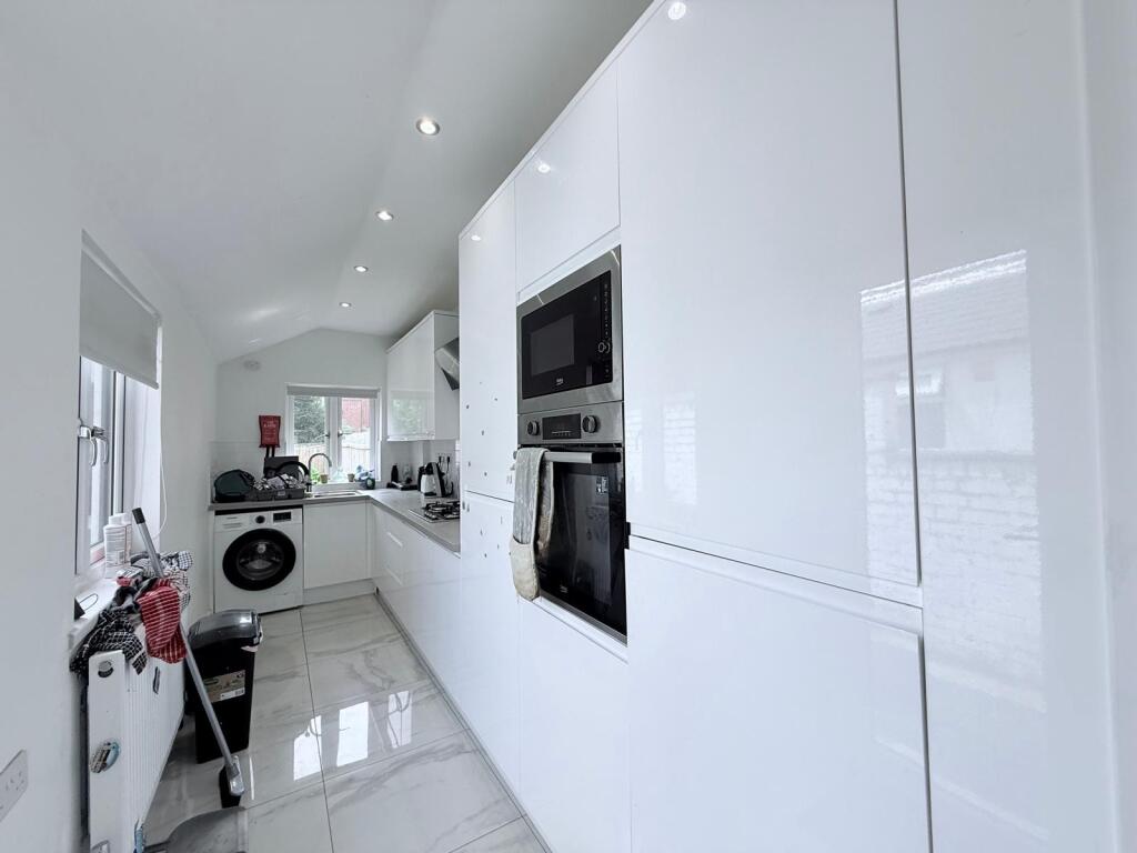 4 bed House Share for rent in Wilford. From Bairstow Eves - Nottingham 4 bed House Share for rent in Wilford. From Bairstow Eves - Nottingham